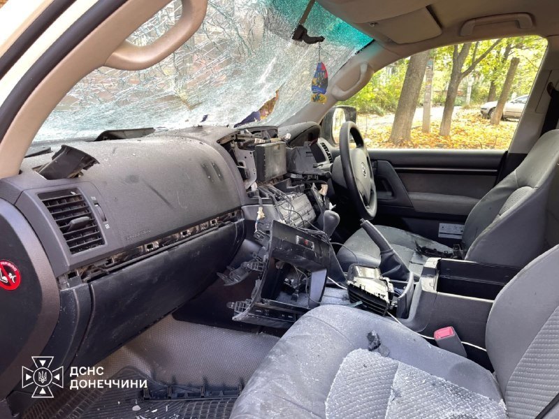 Kramatorsk, 20 Oct: an emergency-service vehicle damaged by a Russian FPV drone