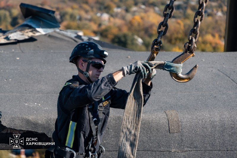 Rescuers secure the damaged roof
