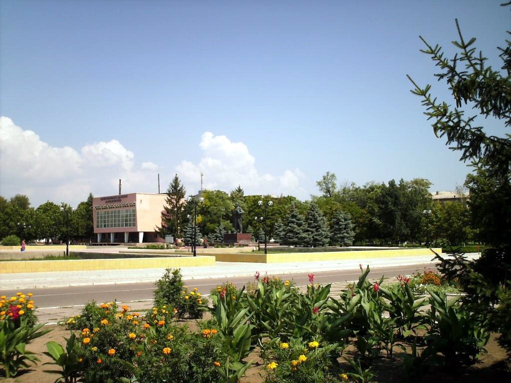 Oleshky before the full-scale invasion: the central square, 2007
