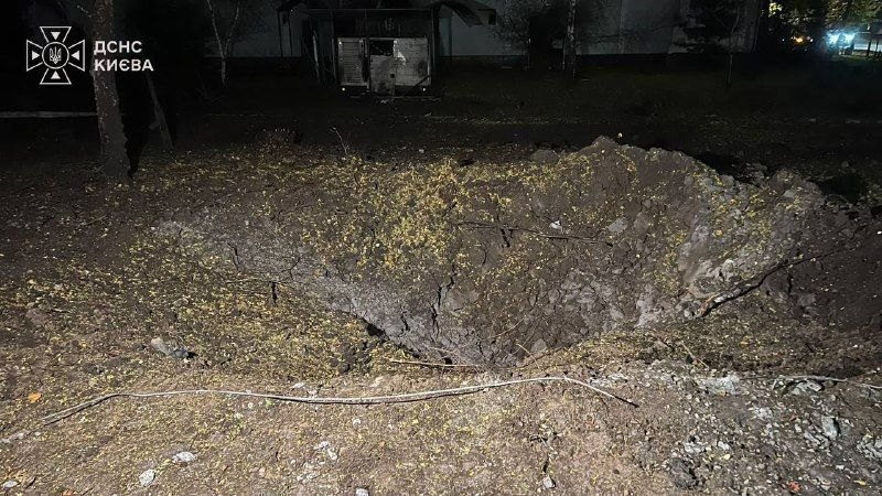 Kyiv, evening of 26 Oct: a crater at one of the impact sites in Desnianskyi district