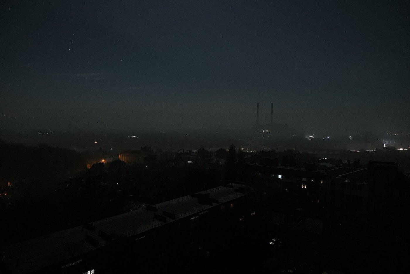 Kyiv plongée dans un black-out général après des frappes russes sur le réseau, 8 nov. 2022