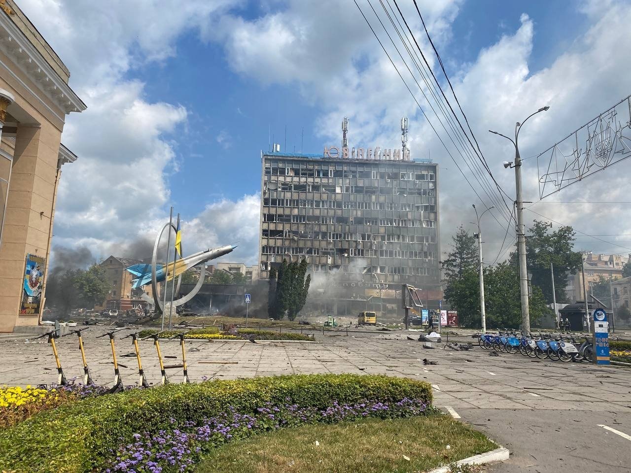 Central Vinnytsia minutes after the strike, 14 July 2022